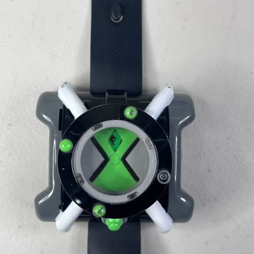Ben 10 Basic Omnitrix Role Play Watch Lights & Sound Toy Cartoon Network